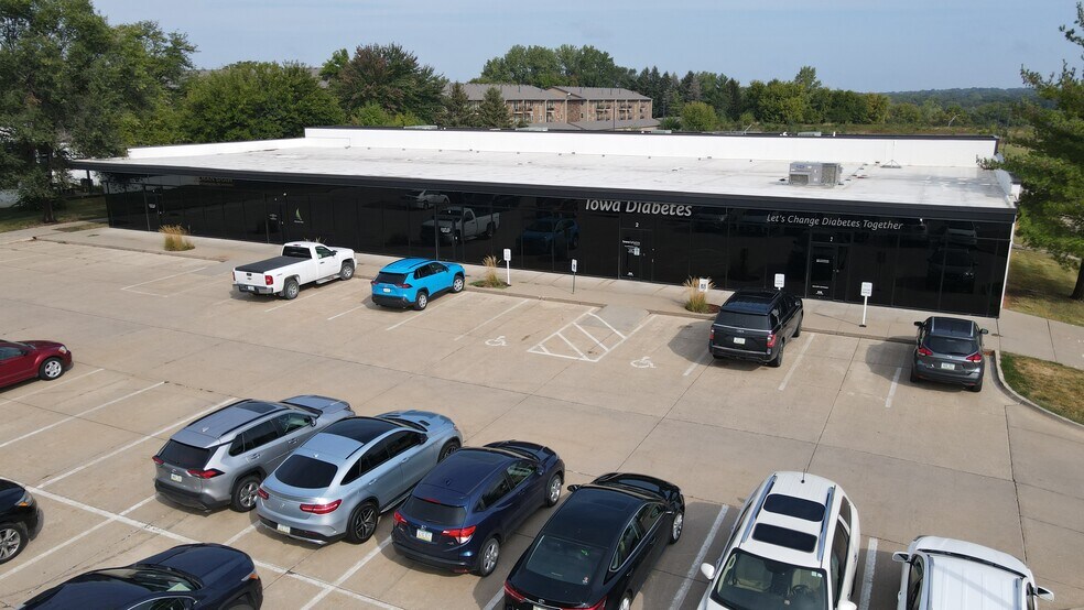 1031 Office Park Rd, West Des Moines, IA à louer - Photo du bâtiment - Image 2 de 7
