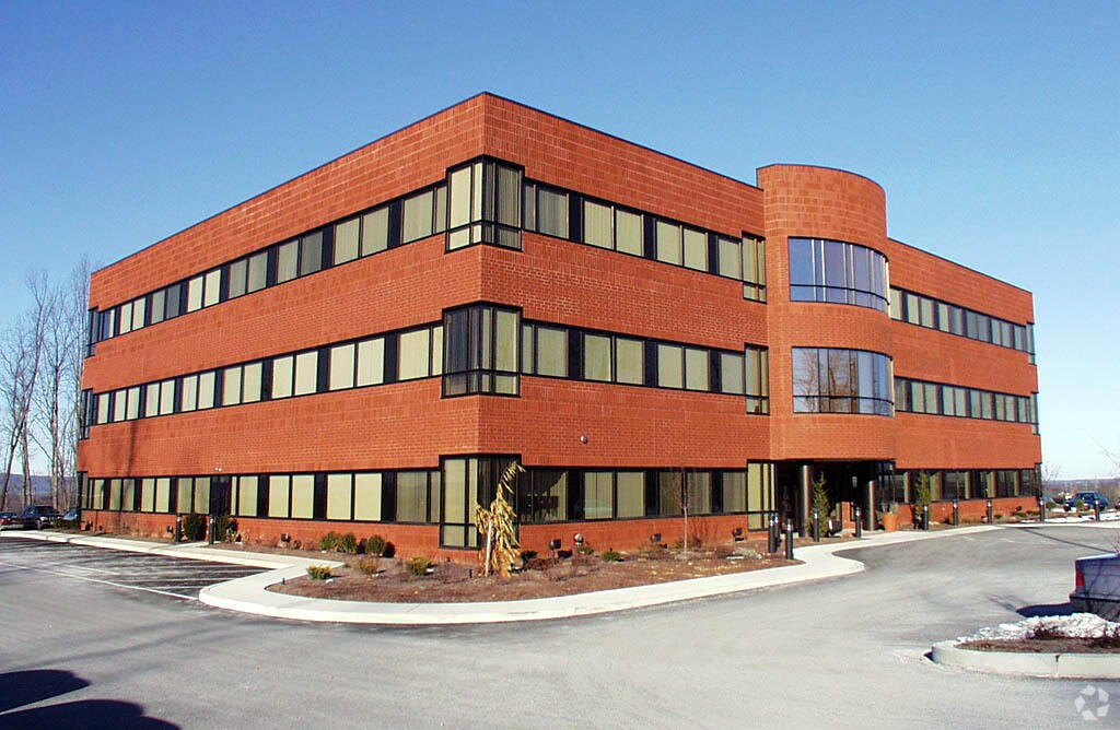 4550 Lena Dr, Mechanicsburg, PA à louer Photo principale- Image 1 de 45