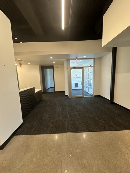 815-843 N 98th St, Omaha, NE for lease - Interior Photo - Image 2 of 15