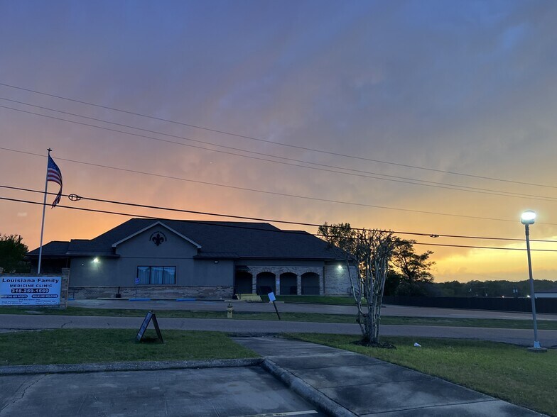 103 Watts St, Jonesboro, LA à vendre - Photo du bâtiment - Image 3 de 5