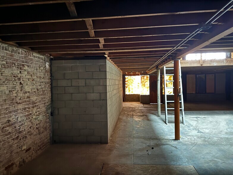 530 E 4th St, Long Beach, CA à vendre - Photo intérieure - Image 3 de 6