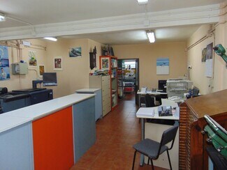 Plus de détails pour Multi-résidentiel à vendre