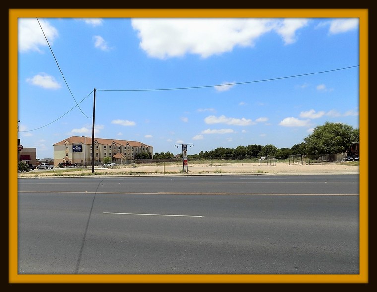 2344 El Indio Hwy, Eagle Pass, TX for sale - Primary Photo - Image 1 of 1