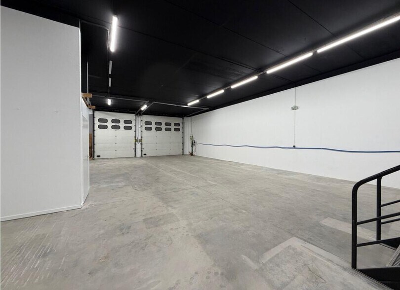 Flex in Brignais for sale - Building Photo - Image 2 of 7