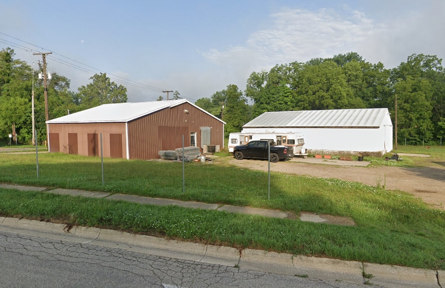 402 S Oak St, Buchanan, MI for lease - Building Photo - Image 2 of 4