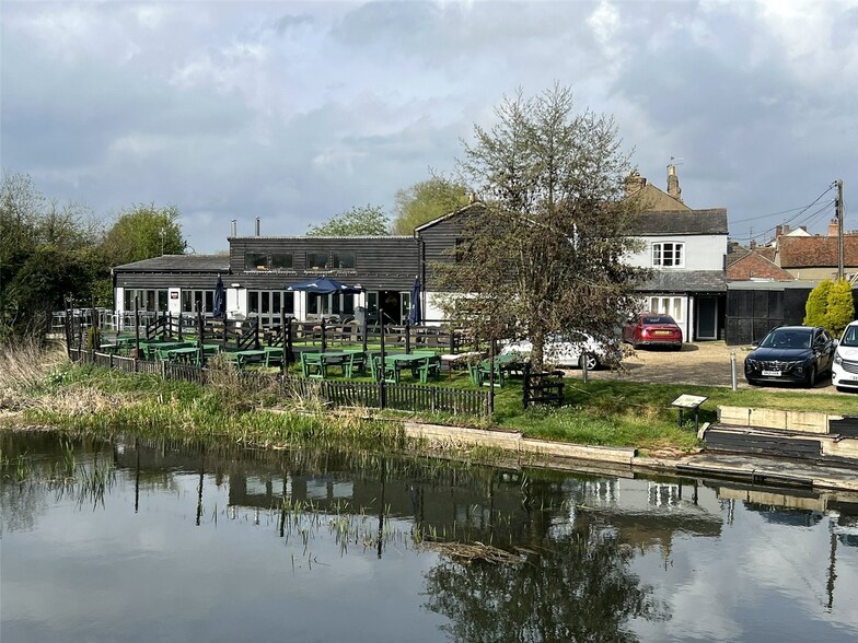 Cross St, Sudbury à vendre - Photo principale - Image 1 de 22