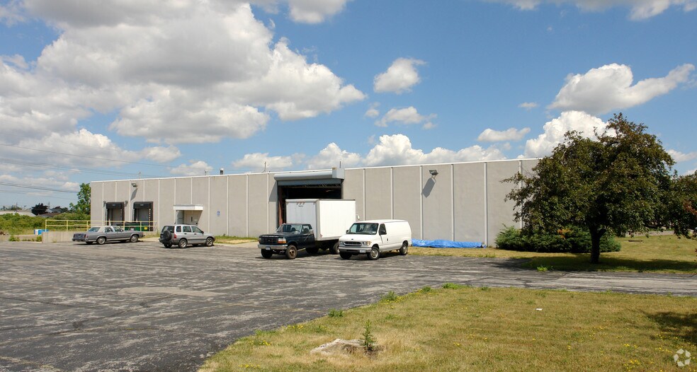 166 Taylor Dr, Depew, NY à louer - Photo du bâtiment - Image 2 de 2