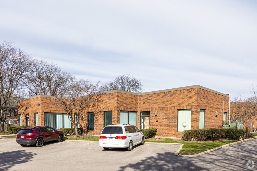 700-728 S Milwaukee Ave, Wheeling, IL à louer - Photo principale - Image 1 de 9