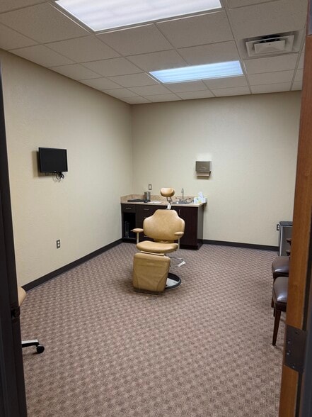 1224 SW 104th St, Oklahoma City, OK for lease - Building Photo - Image 2 of 17