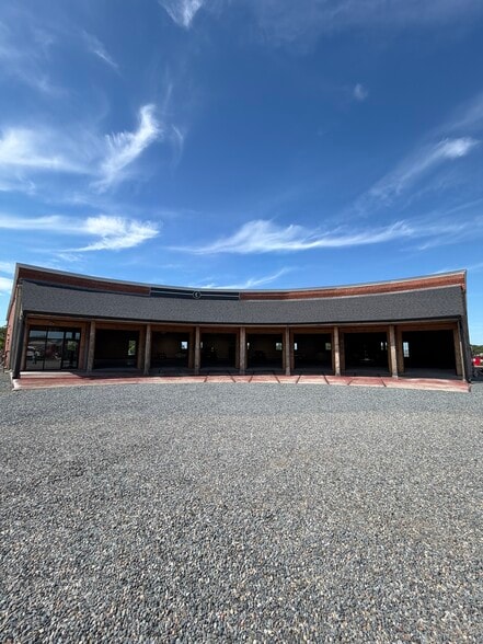 183 Iyannough Rd, Hyannis, MA for lease - Building Photo - Image 1 of 1