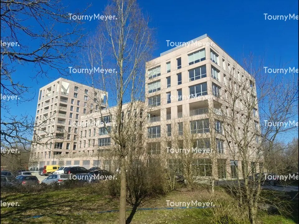 Office in Saint-Jacques-de-la-Lande for lease Building Photo- Image 1 of 10