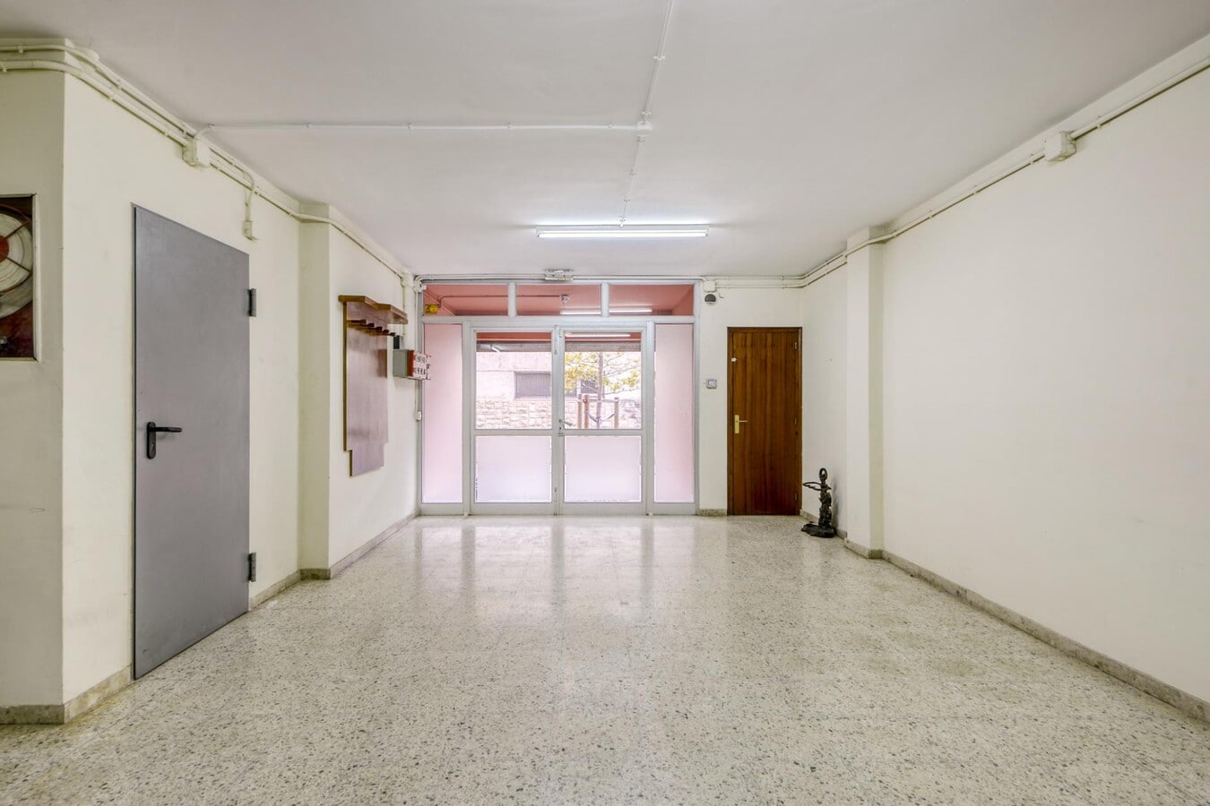 Figueres, GER 17600 - Unit - - - Interior Photo - Image 2 of 24