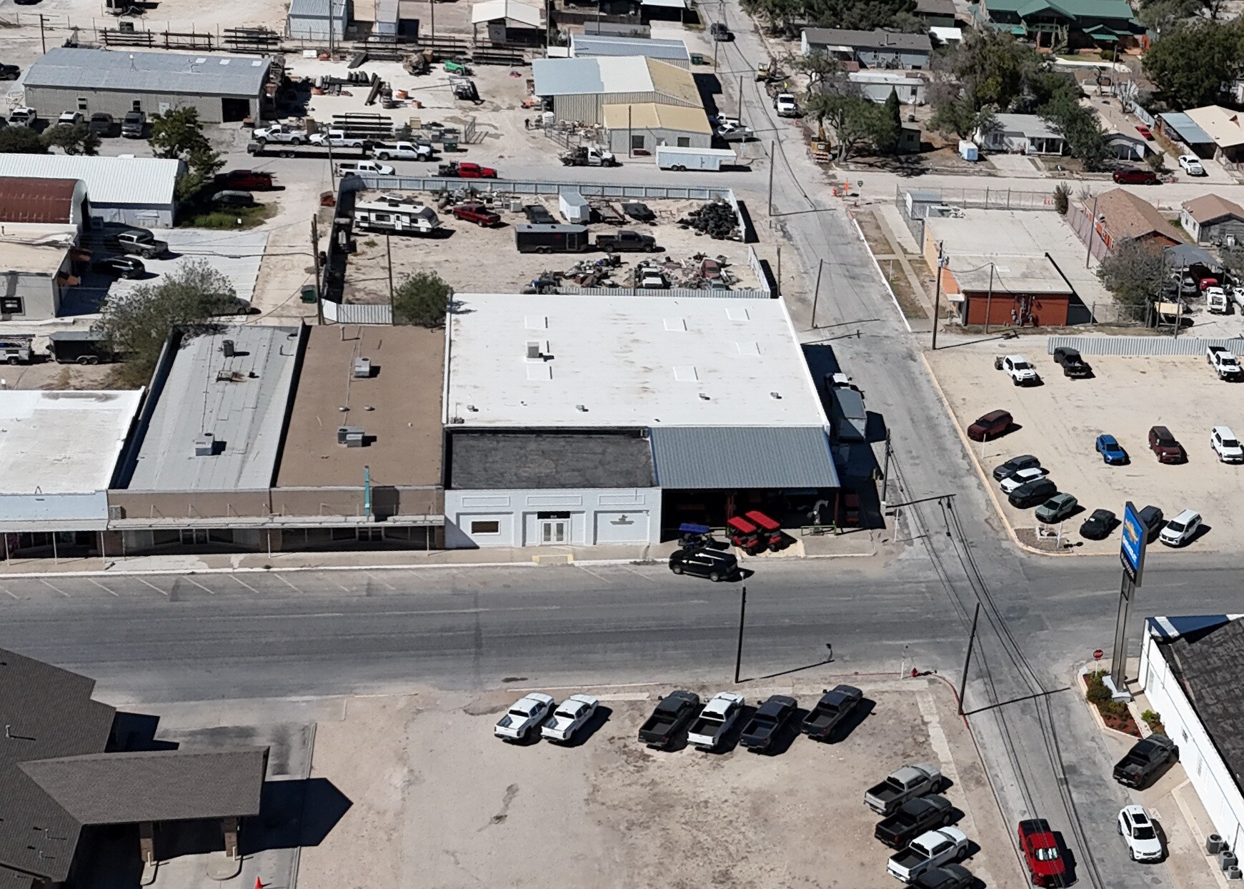 215 N Main Ave, Big Lake, TX à vendre Photo principale- Image 1 de 21