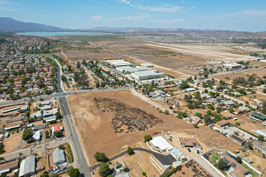 Corydon Rd, Wildomar, CA à vendre - Photo du b timent - Image 1 de 2