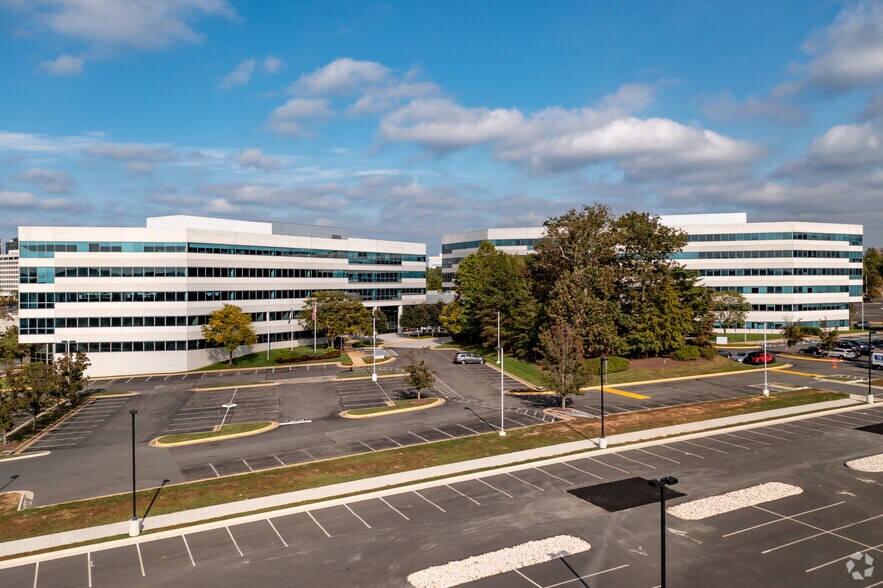 2001 Edmund Halley Dr, Reston, VA à louer - Photo du bâtiment - Image 3 de 16