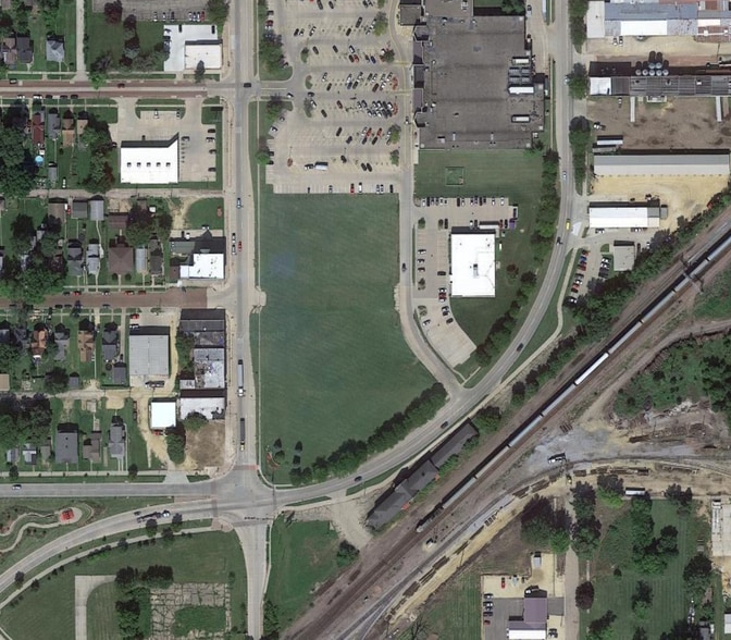 1010 4th St, Clinton, IA for sale - Aerial - Image 2 of 5