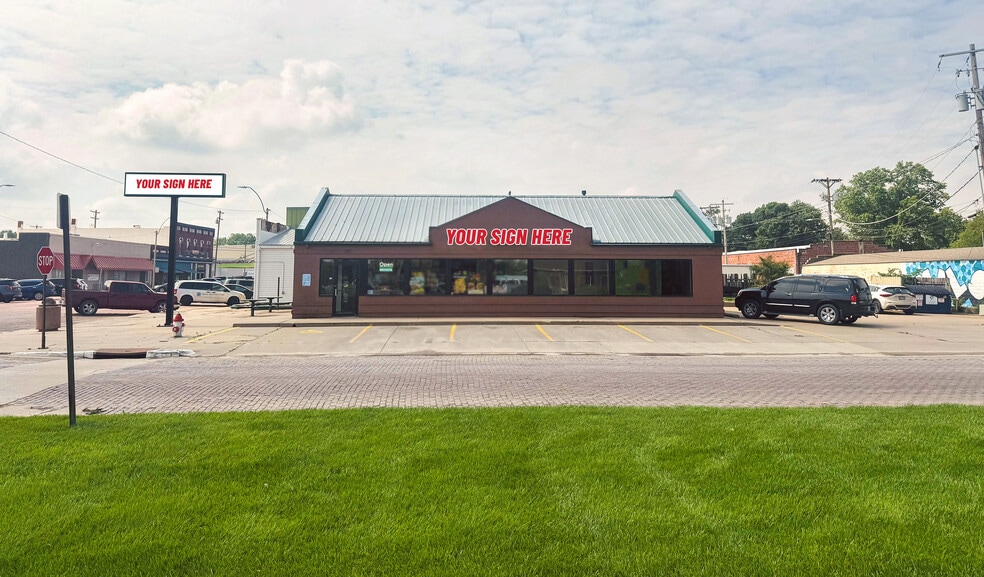 101 Main St, Halstead, KS for sale - Primary Photo - Image 1 of 2