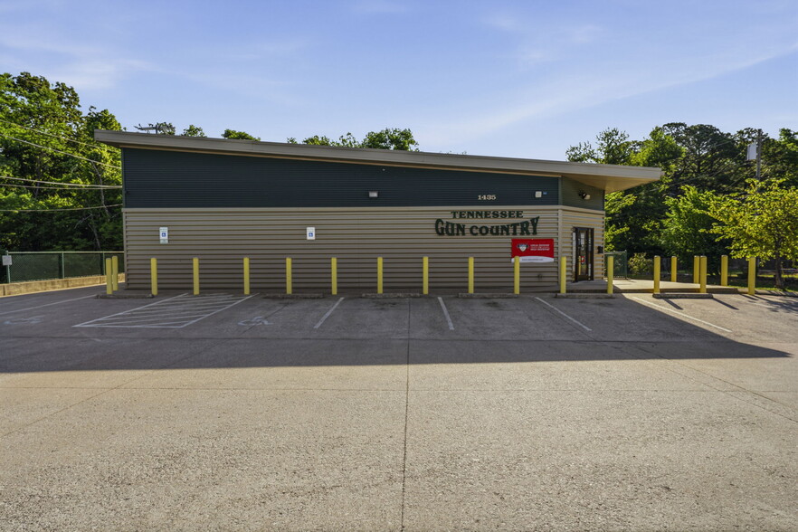 1435 Fort Campbell Blvd, Clarksville, TN for sale - Building Photo - Image 1 of 25