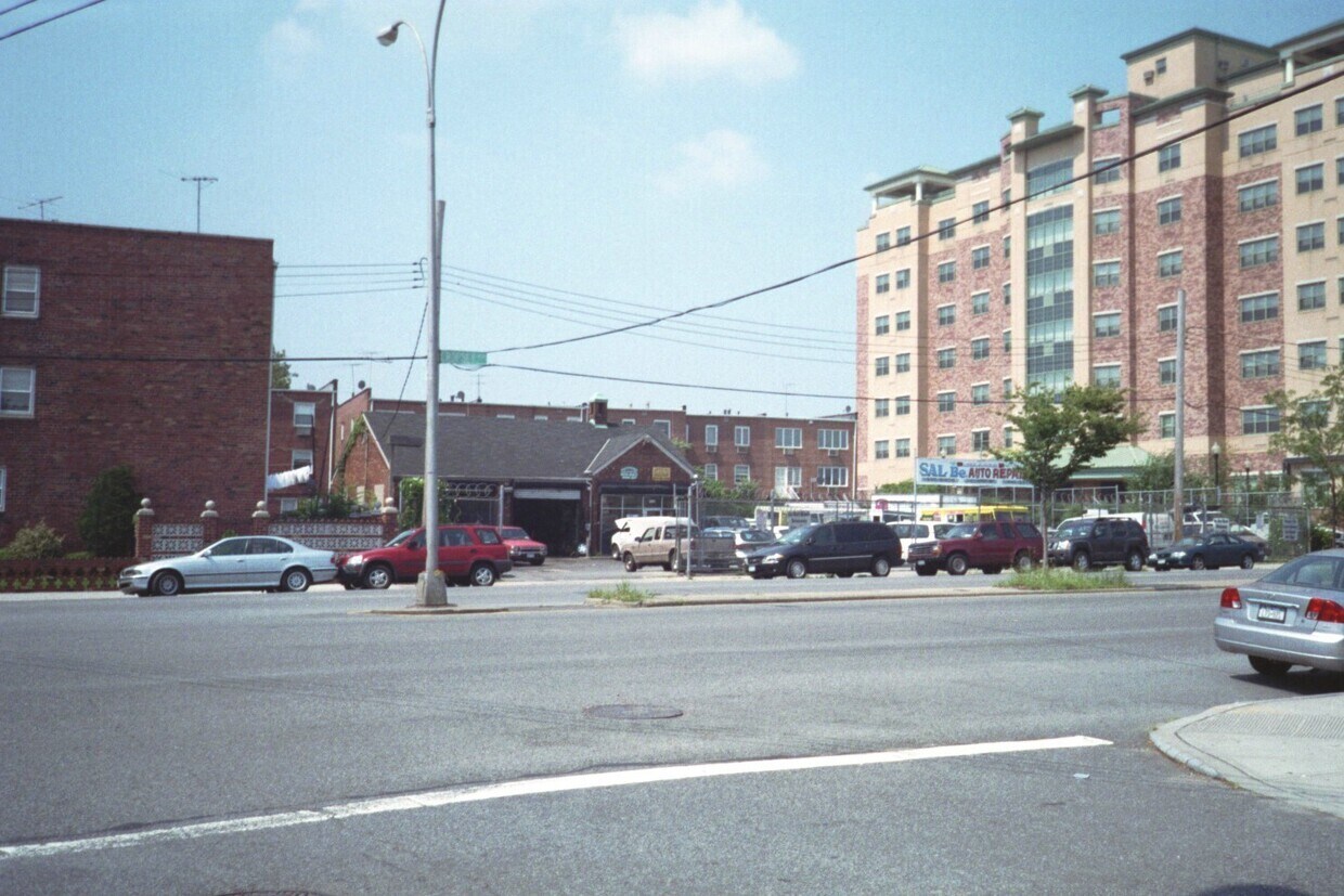 2342 Cropsey Ave, Brooklyn, NY à louer Photo principale- Image 1 de 6