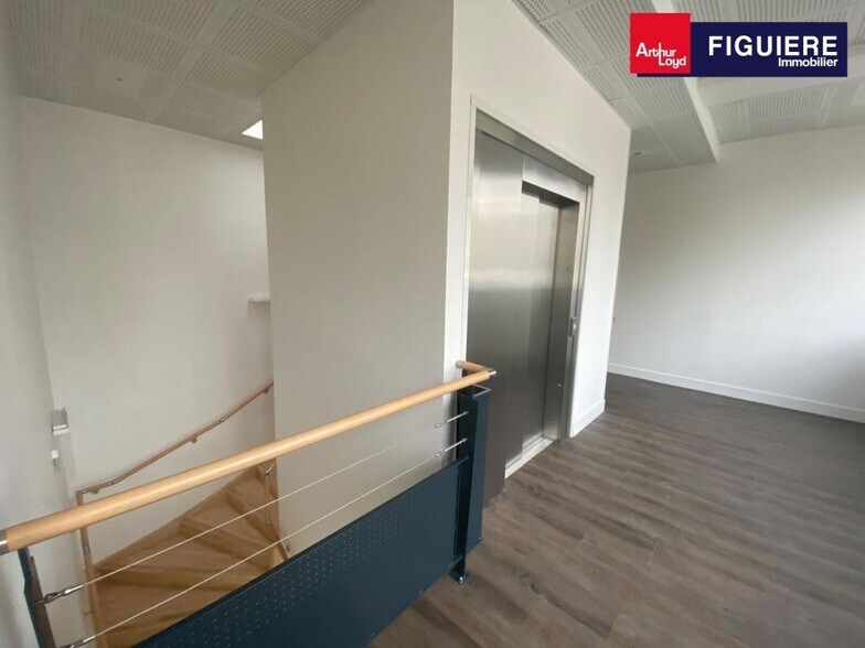 Office in Port-de-Bouc for lease - Interior Photo - Image 3 of 9
