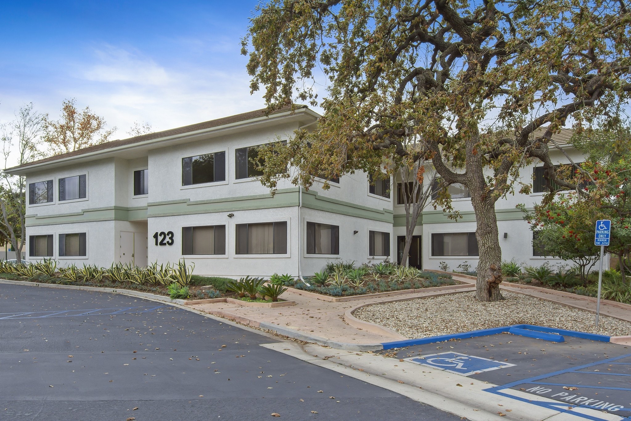 123 Hodencamp Rd, Thousand Oaks, CA for lease Primary Photo- Image 1 of 6