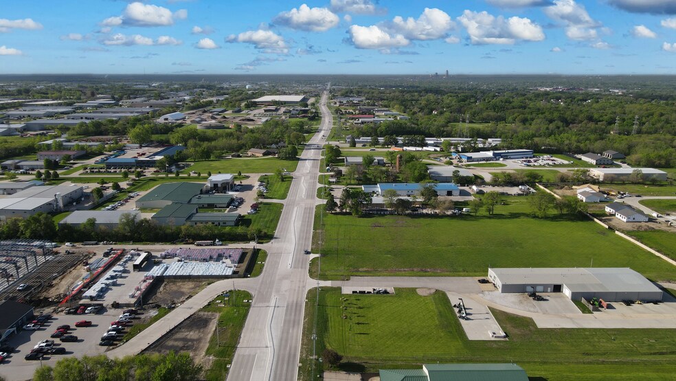 6430 14th Street, Des Moines, IA à vendre - Photo du bâtiment - Image 2 de 32