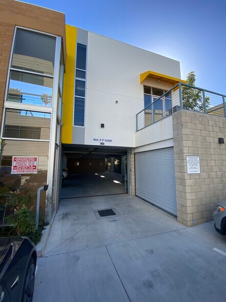 1347 19th St, Santa Monica, CA à louer - Photo du bâtiment - Image 3 de 12
