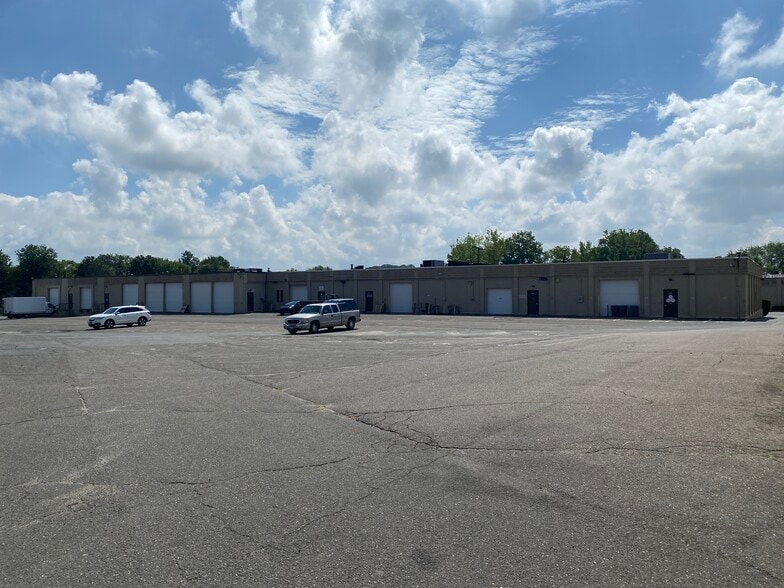 7 Andover Dr, West Hartford, CT for lease - Building Photo - Image 2 of 6