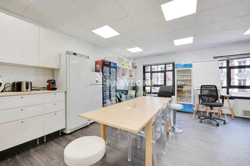 Office in Clichy for lease - Interior Photo - Image 2 of 10