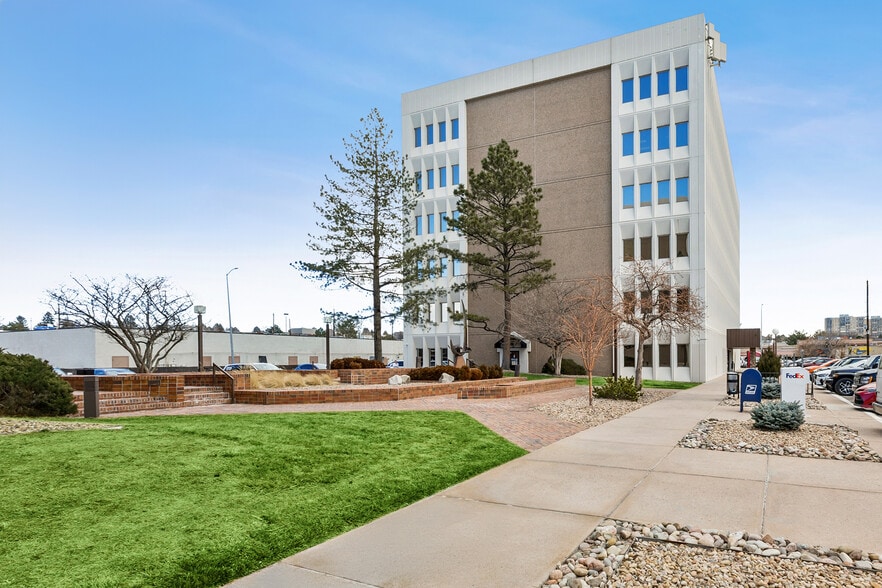 6825 E Tennessee Ave, Denver, CO à louer - Photo du bâtiment - Image 2 de 5