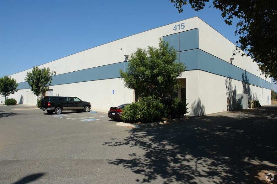 415 Otterson Dr, Chico, CA à louer - Photo principale - Image 1 de 7