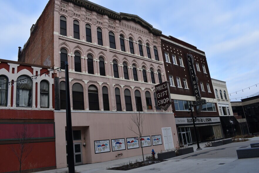 41 Court St, Binghamton, NY à vendre - Photo du bâtiment - Image 3 de 35