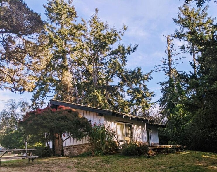 6051 N Highway 1, Little River, CA for sale - Building Photo - Image 2 of 5