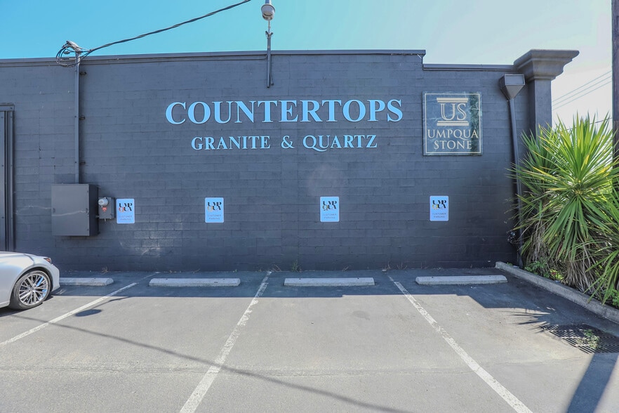 403 NE Winchester St, Roseburg, OR for sale - Building Photo - Image 3 of 35