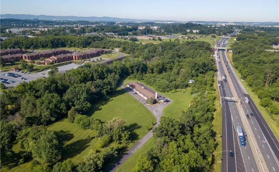 1058 Hausman Rd, Allentown, PA à vendre - Photo du bâtiment - Image 3 de 12