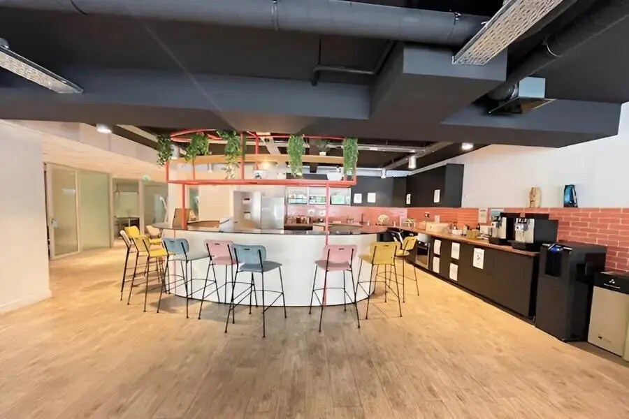 Office in Boulogne-Billancourt for lease Building Photo- Image 1 of 7