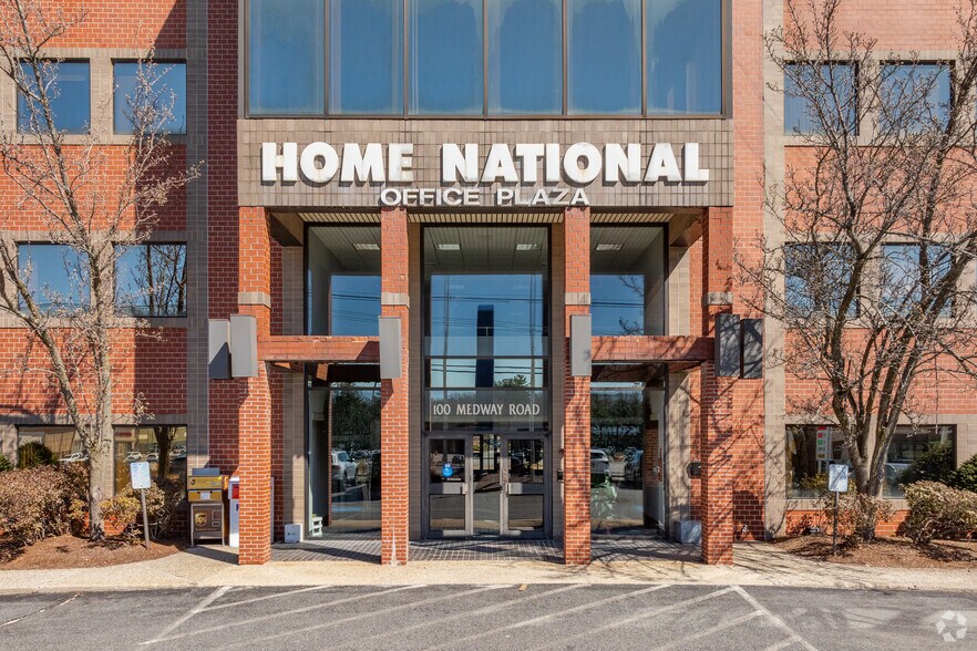 100 Medway Rd, Milford, MA à louer - Photo du bâtiment - Image 2 de 5