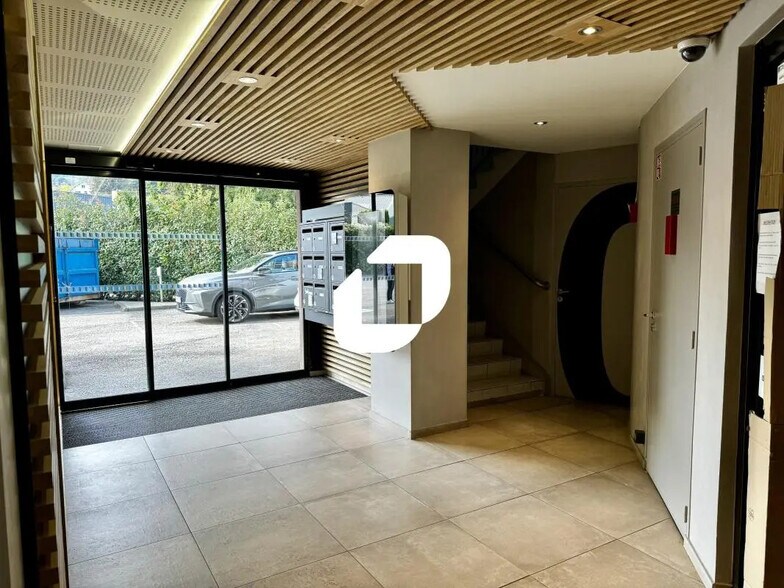 Bureau dans Seyssins à vendre - Photo du bâtiment - Image 3 de 13