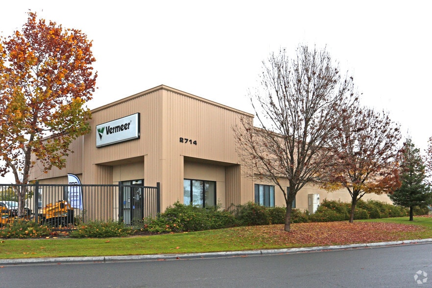 2714 S Vineyard Pl, Fowler, CA for lease - Primary Photo - Image 2 of 4