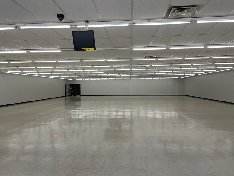 2735 Moscow Ave, Hickman, KY for sale - Interior Photo - Image 3 of 14