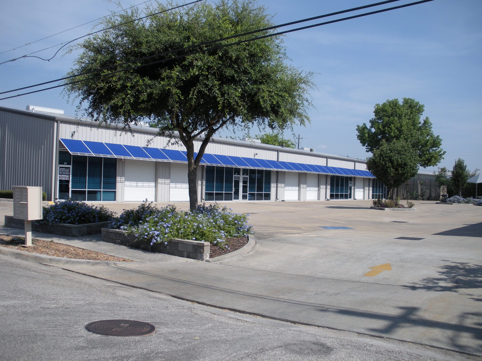 8416 S Breeze Dr, Houston, TX à louer Photo du bâtiment- Image 1 de 2