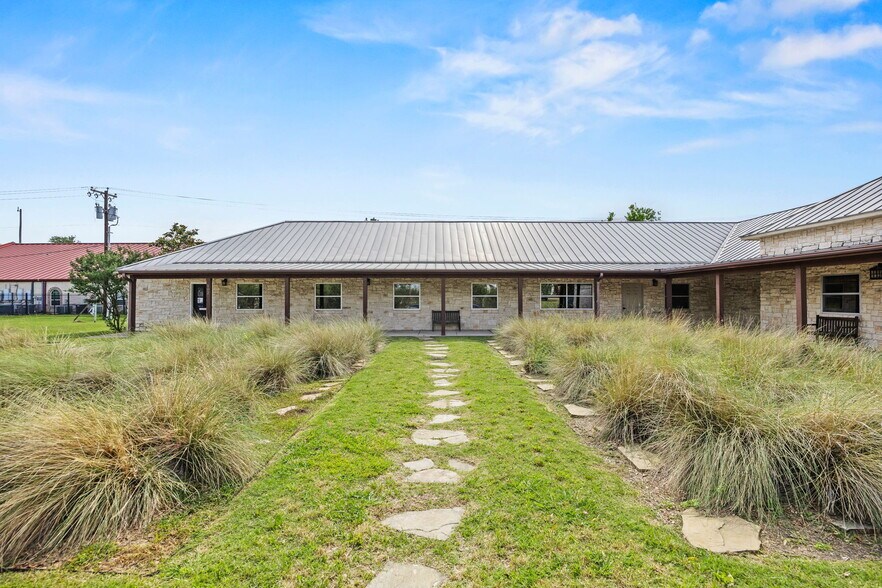 610 N Town East Blvd, Mesquite, TX à vendre - Photo du bâtiment - Image 2 de 18