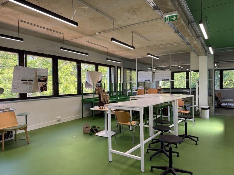 Office in Bordeaux for lease - Interior Photo - Image 3 of 5