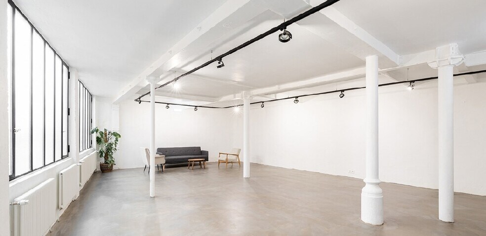 Office in Paris for lease - Interior Photo - Image 2 of 5