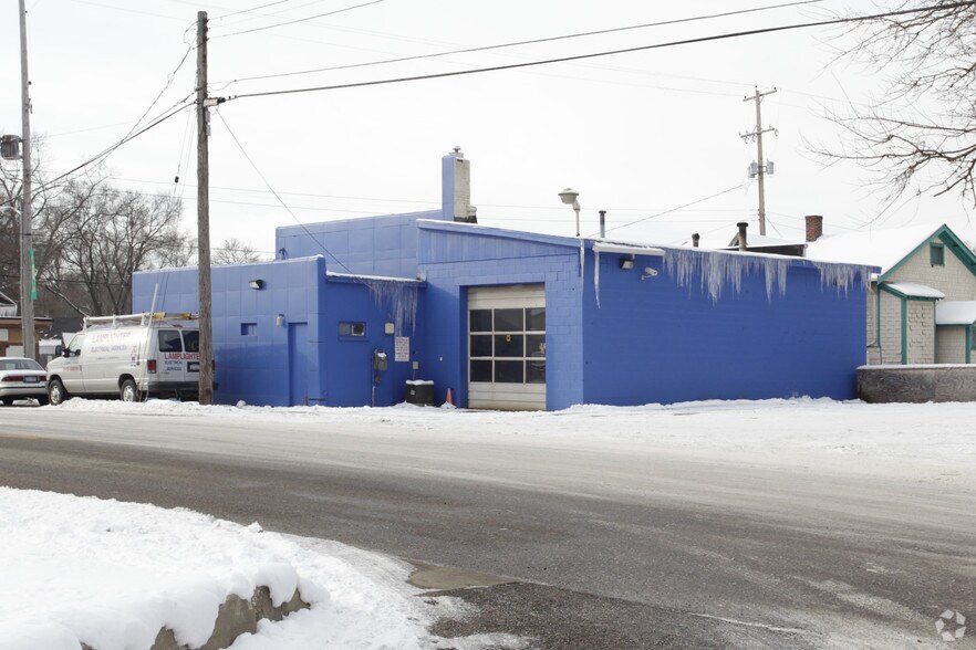 1802 W Main St, Kalamazoo, MI à vendre - Photo du bâtiment - Image 2 de 2