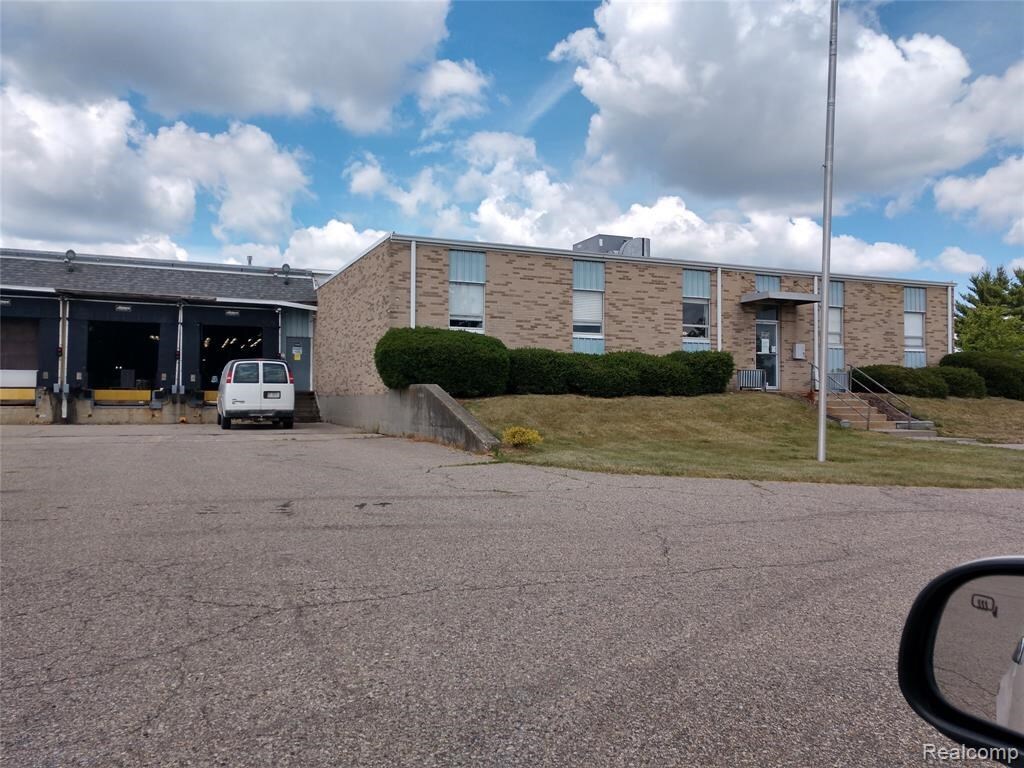 1070 Clark Rd, Lapeer, MI for sale Building Photo- Image 1 of 1