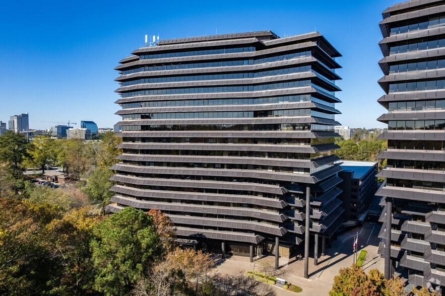 1 Ravinia Dr, Atlanta, GA à louer - Photo du bâtiment - Image 1 de 40
