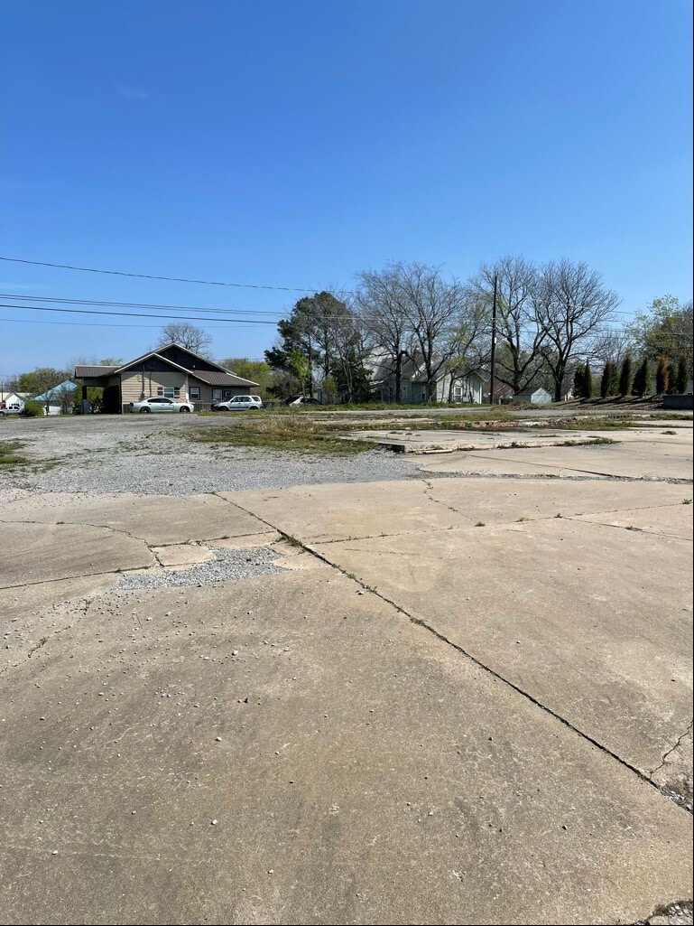 335 Carl Albert Pkwy Blvd, Mcalester, OK for sale Primary Photo- Image 1 of 3