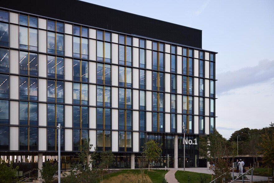 Aston Webb Blvd, Birmingham à louer - Photo du bâtiment - Image 1 de 15