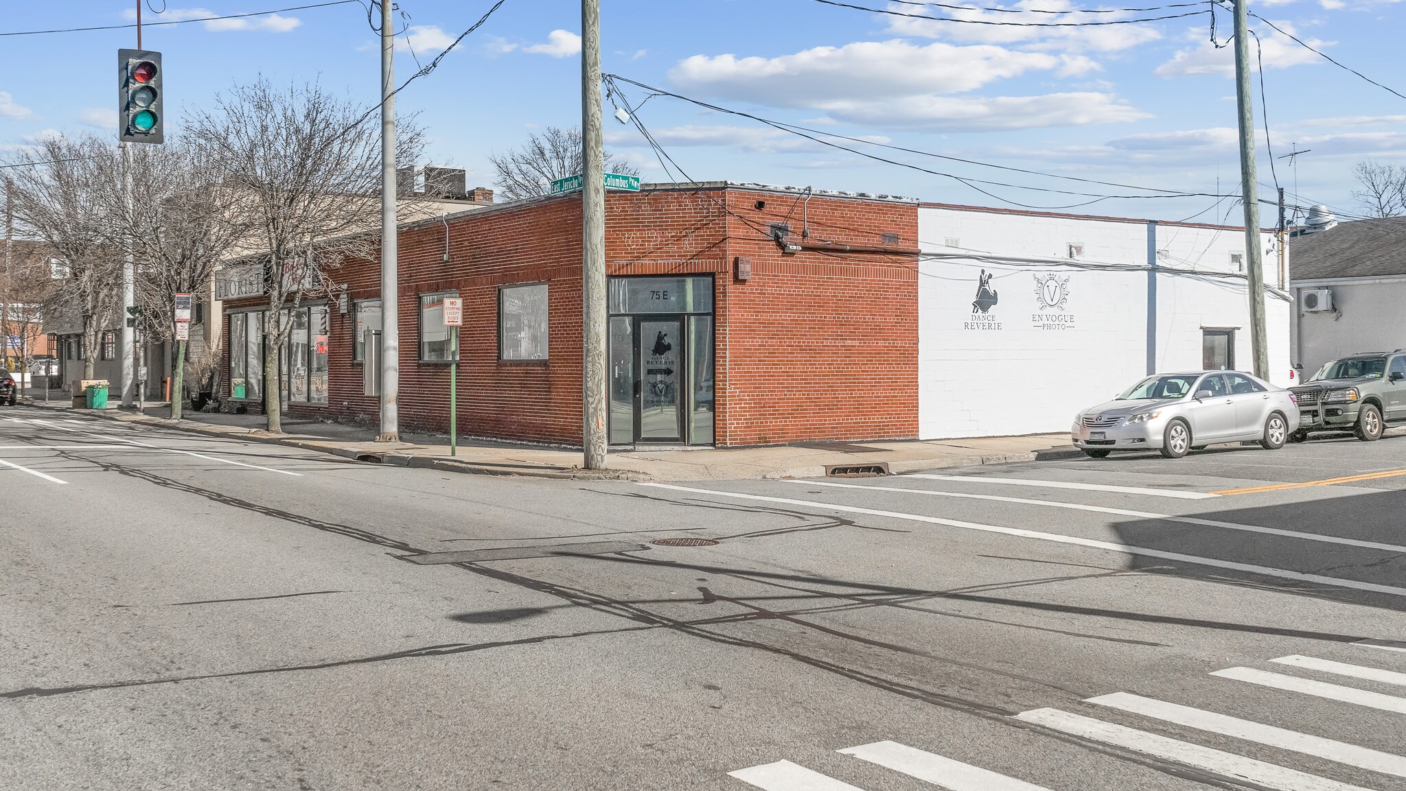 75-79 E Jericho Tpke, Mineola, NY for lease Primary Photo- Image 1 of 28